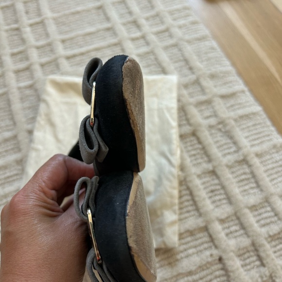 Ferragamo Vara 6.5B Black/grey suede pumps - Picture 3 of 6